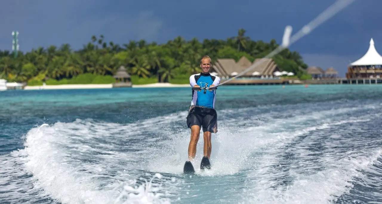 Baros-Maldives_Waterski_HR-1-Copy-e1525096145661