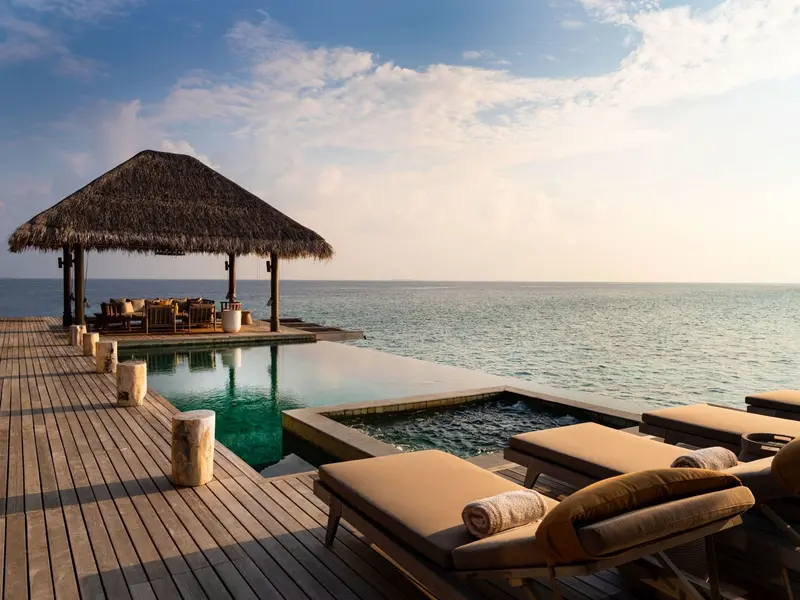 13. Vakkaru Overwater Residence - Infinity Pool and Jacuzzi