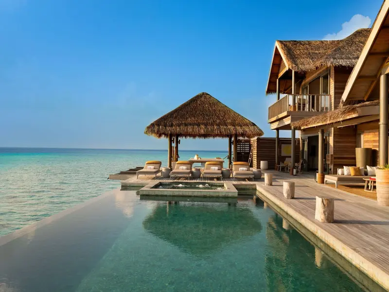 14. Vakkaru Overwater Residence - Infinity Pool and Terrace