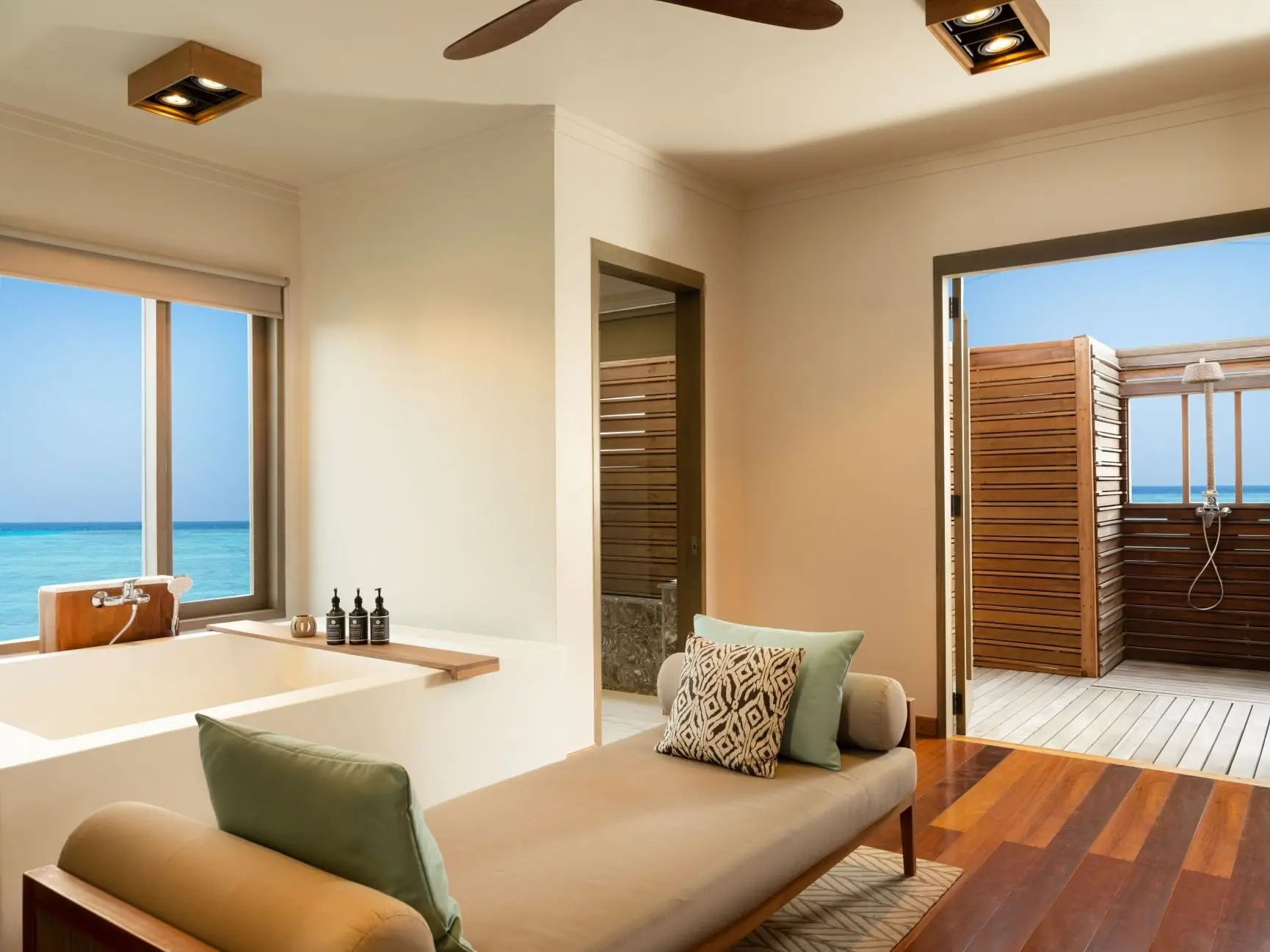 20. Vakkaru Overwater Residence - Bathroom