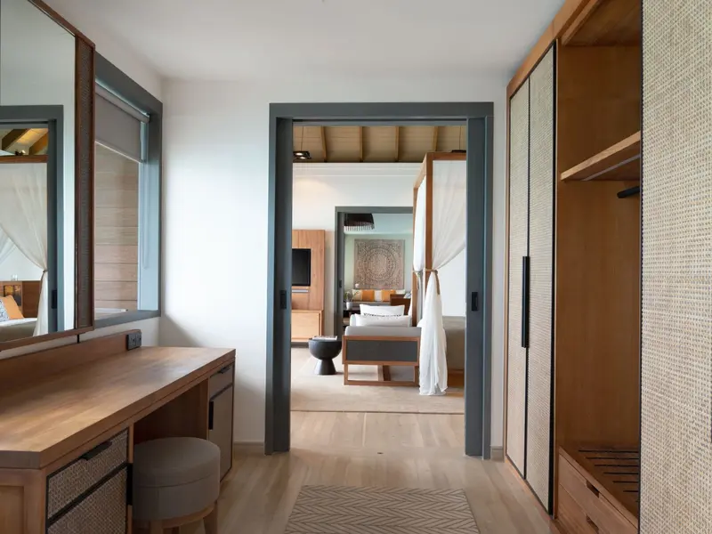 One Bedroom Over Water Pool Residence_Walk in Closet