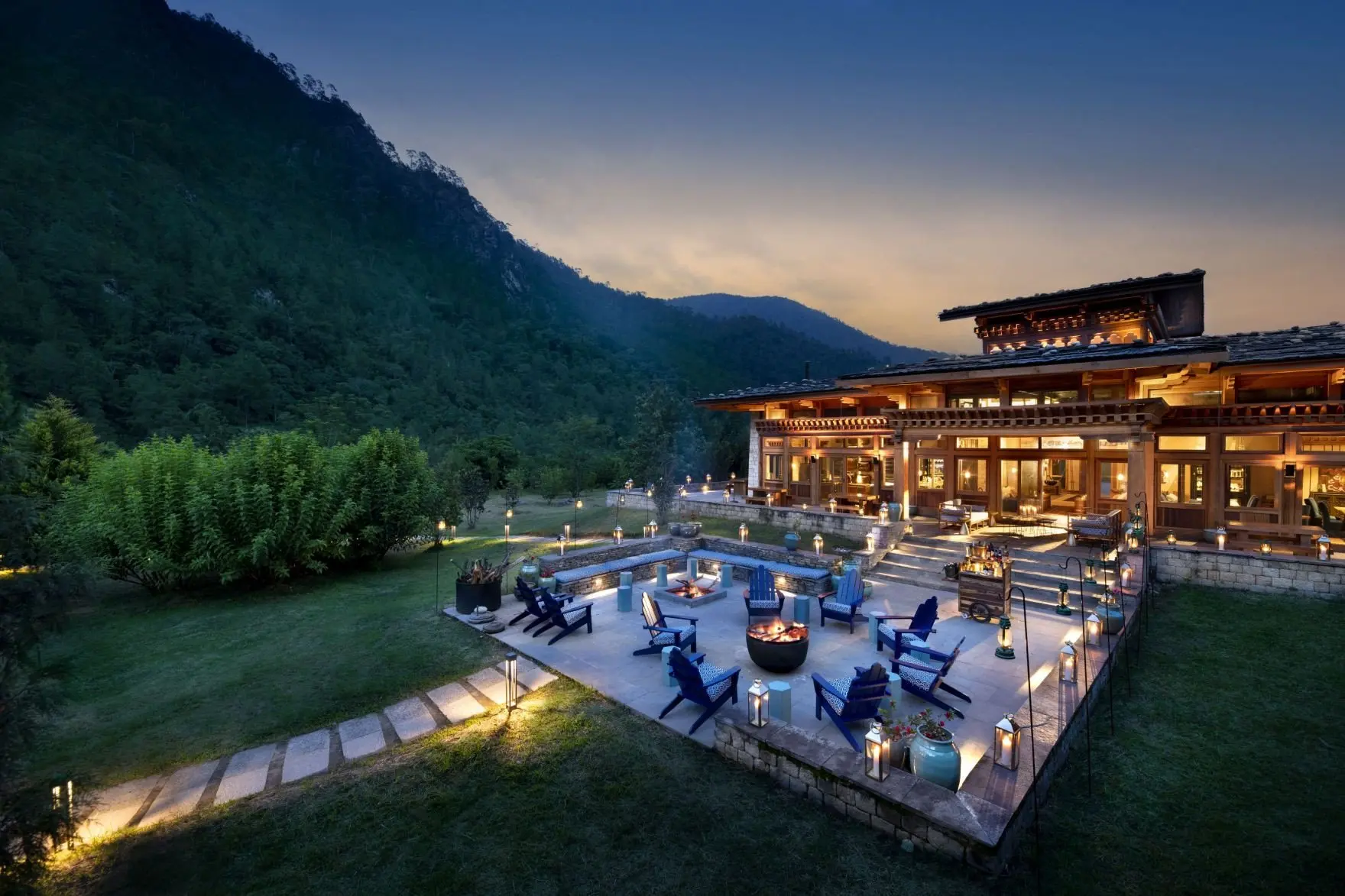 Bhutan-Punakha-River-Lodge-Guest-Area-Fire-Pit _2_