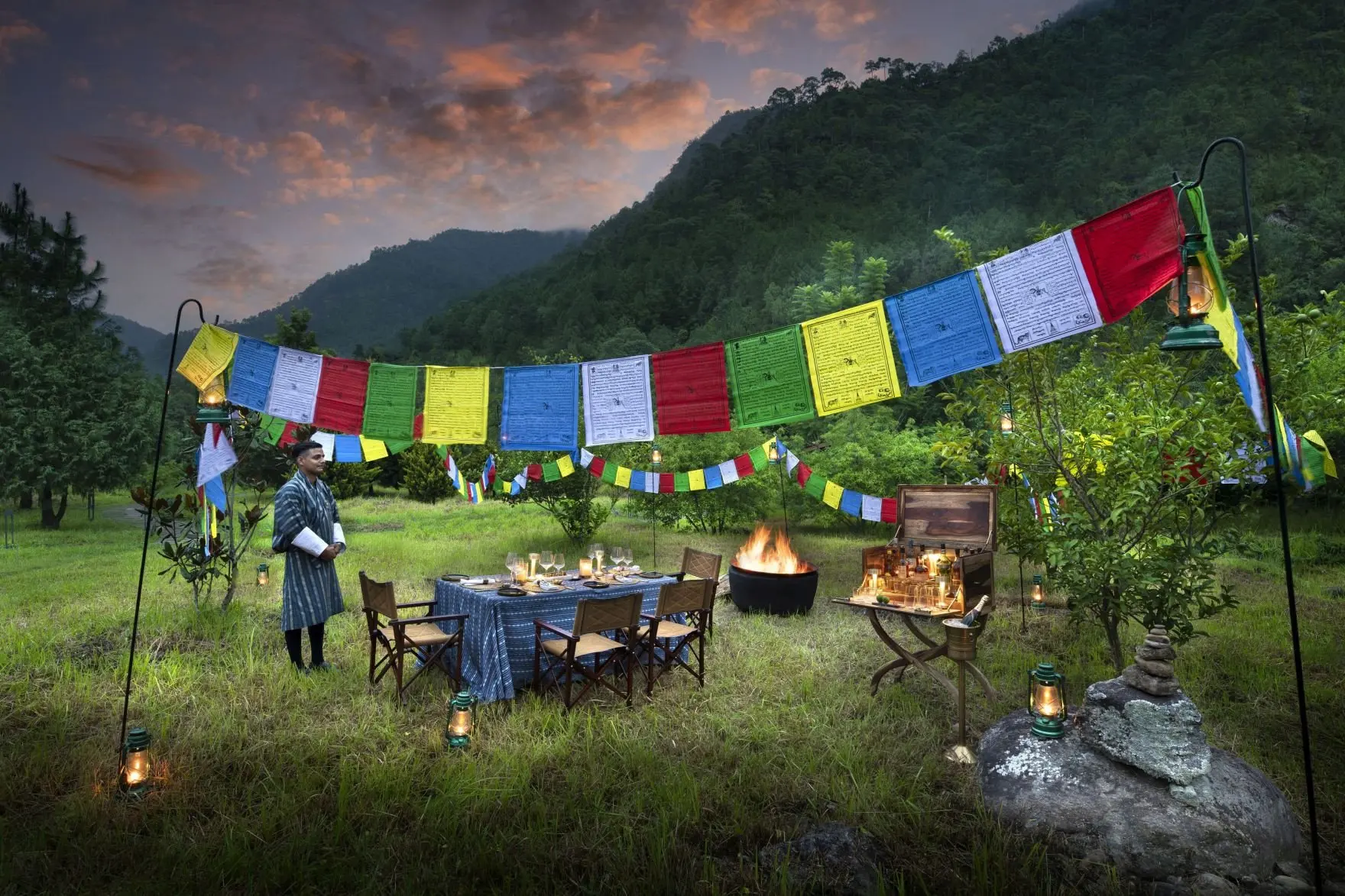 Bhutan-Punakha-River-Lodge-Outdoor-Dining_3
