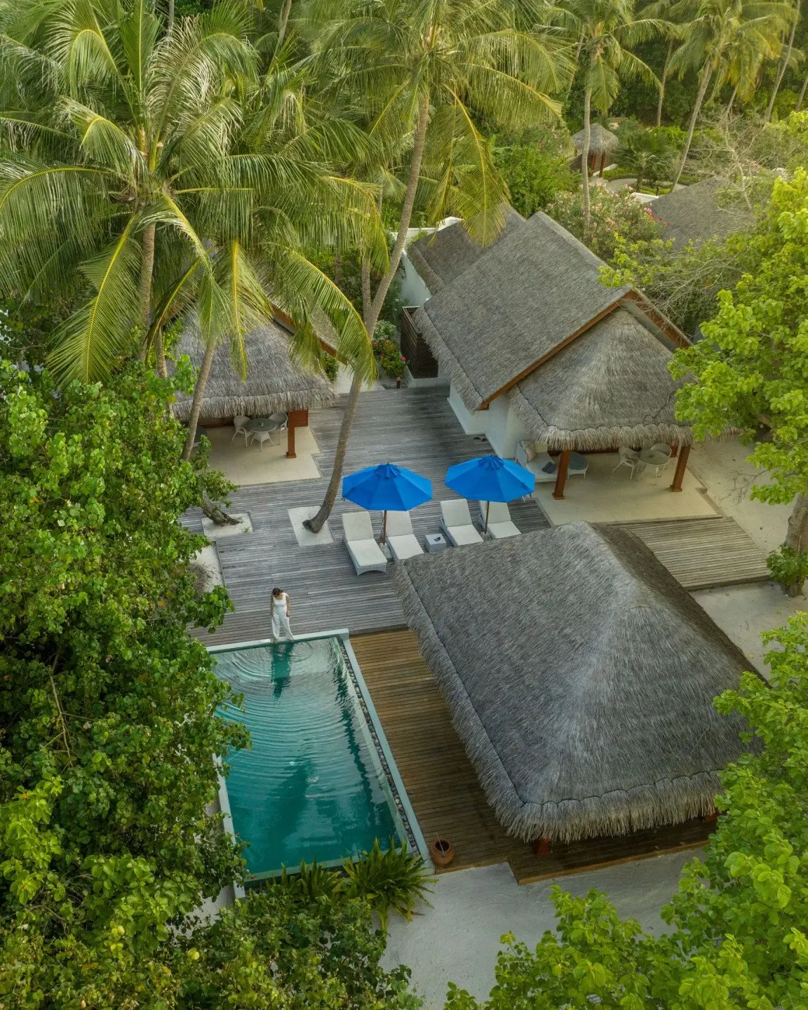 dusit-thani-maldives-accommodation-pool-villa-with-woman