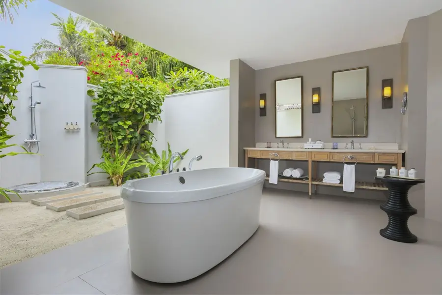 dusit-thani-maldives-accommodation-two-bedroom-beach-residence-bathroom