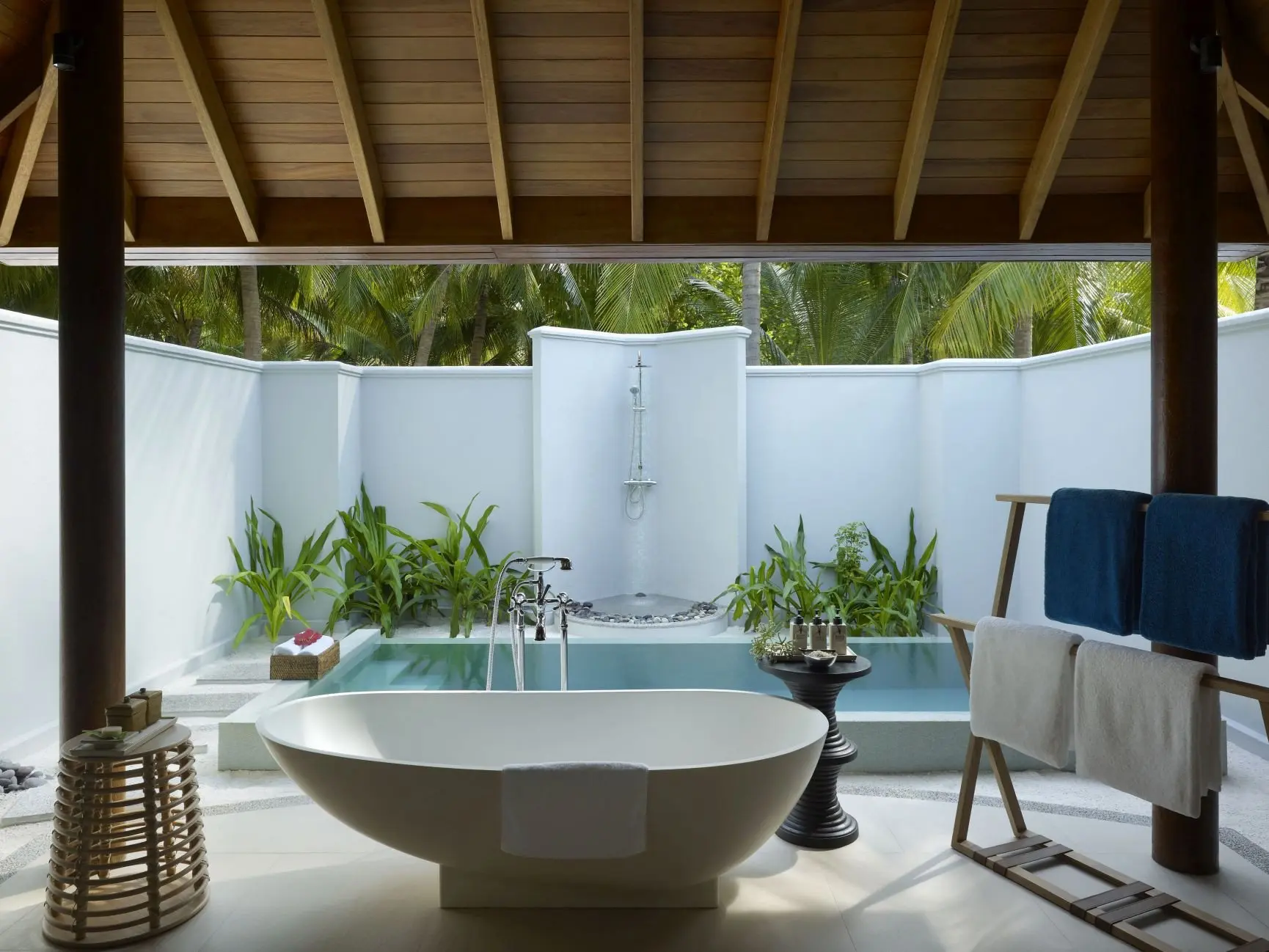 dusit-thani-maldives-beach-villa-with-pool-bathroom