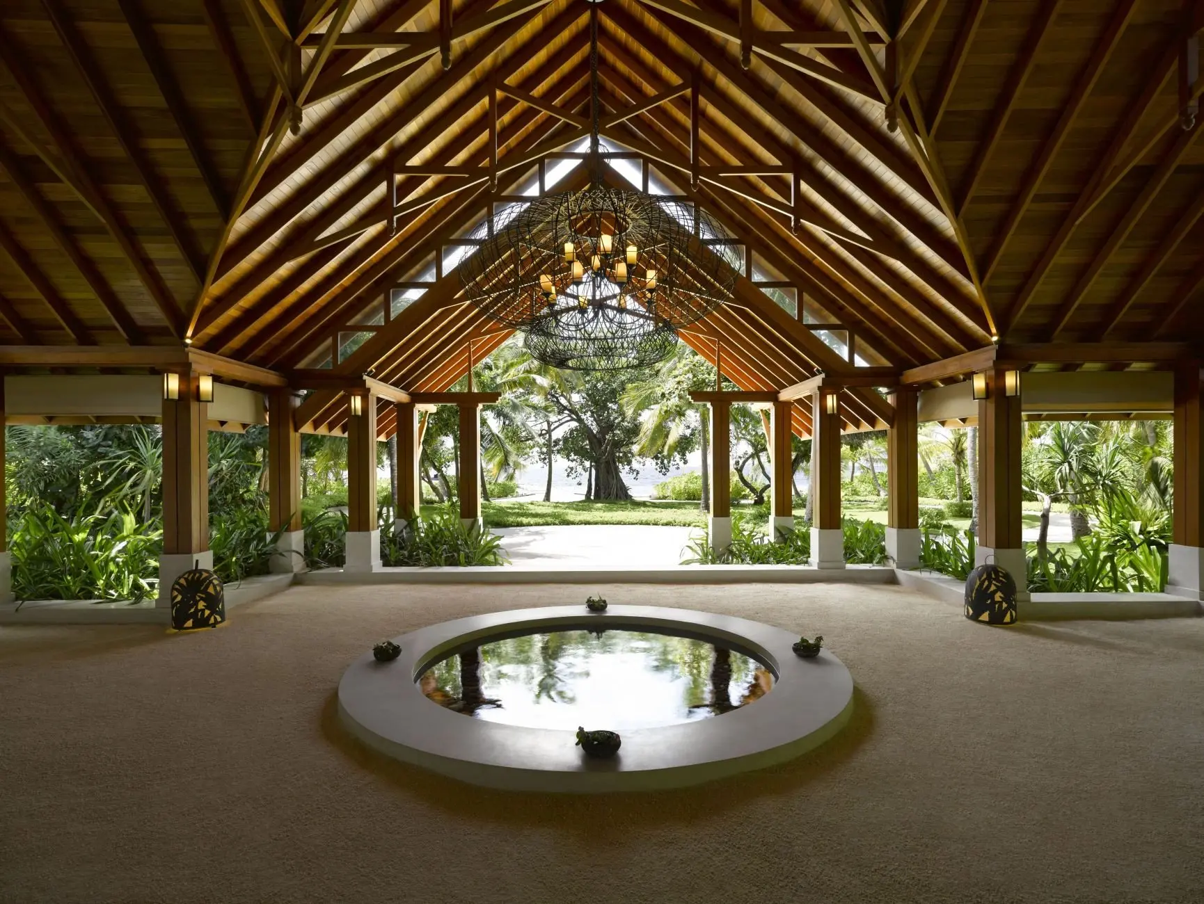 dusit-thani-maldives-lobby-daytime