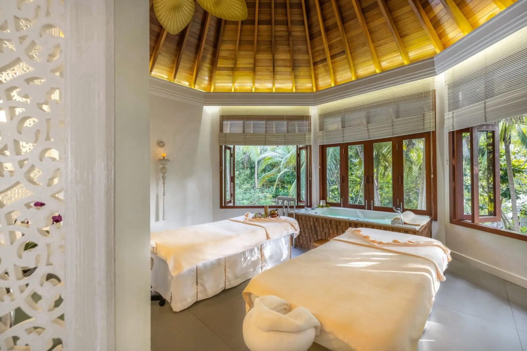 Dusit-Thani-Maldives-Spa-Room-Interior