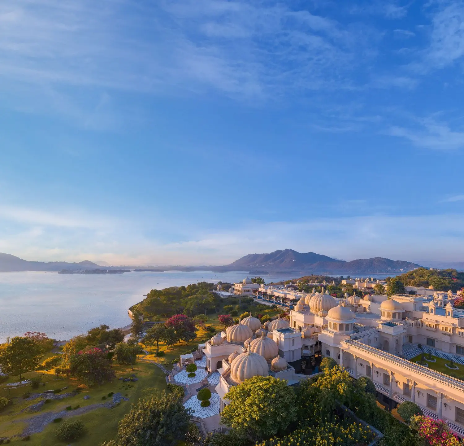 Udaivilas_morning_01