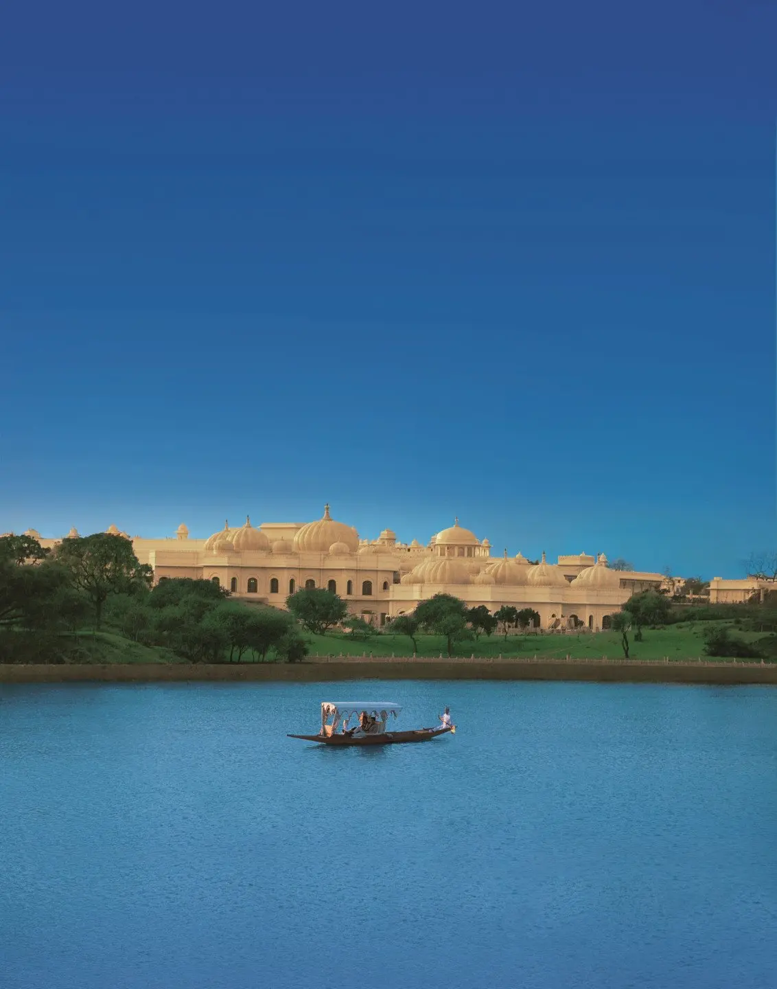 TOUV_Shikara_on_Top_Lake_Pichola