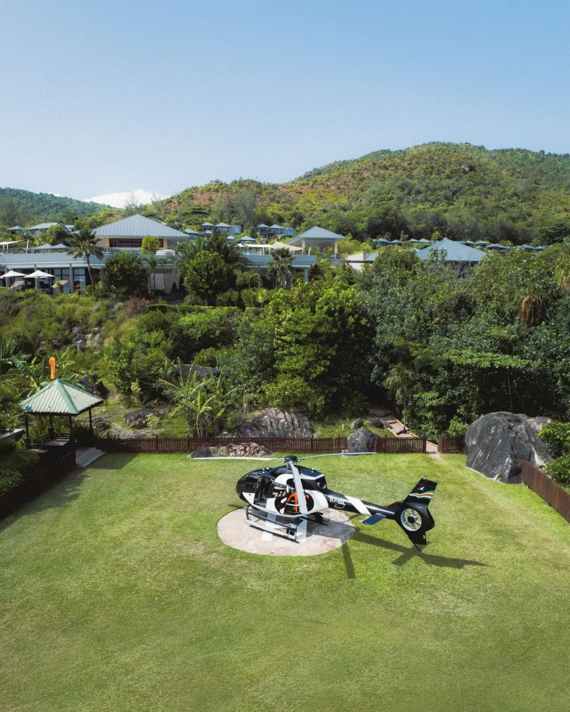 Raffles-Seychelles-A5E5-thedronebook-Aerial Helipad-helicopter2