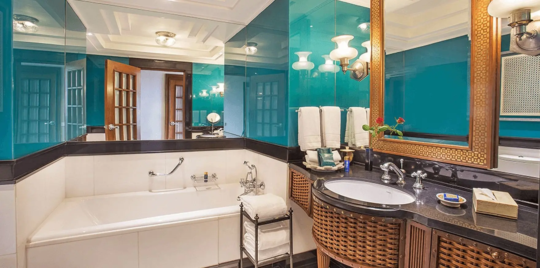 Premier_Room_with_balconly-bathroom