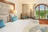 Deluxe_Suite_bedroom