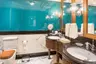 Deluxe_Suite_bathroom