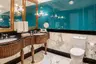 Deluxe_Suite_with_balcony-_bathroom