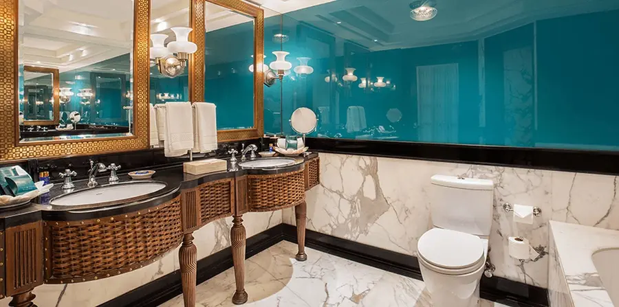 Deluxe_Suite_with_balcony-_bathroom
