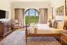 Luxury_Suite_bedroom