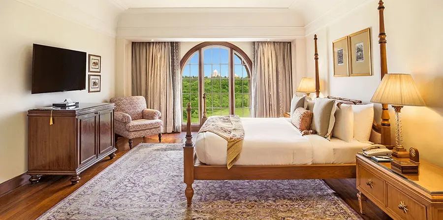 Luxury_Suite_bedroom