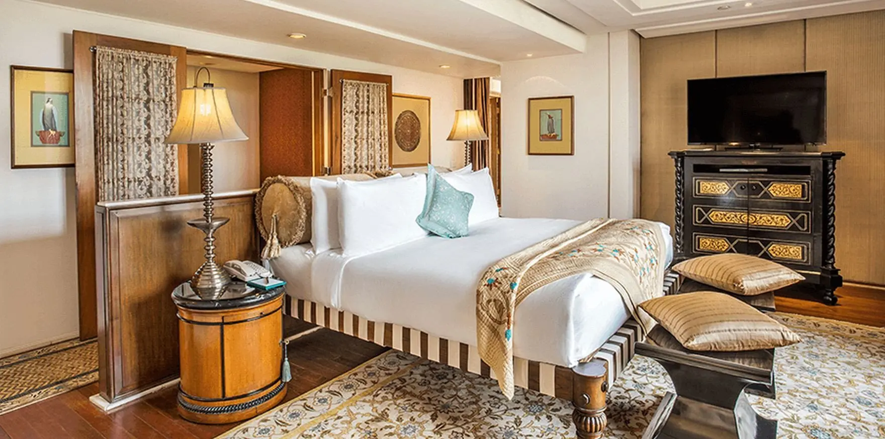 Kohinoor_Suite_-_bed_room