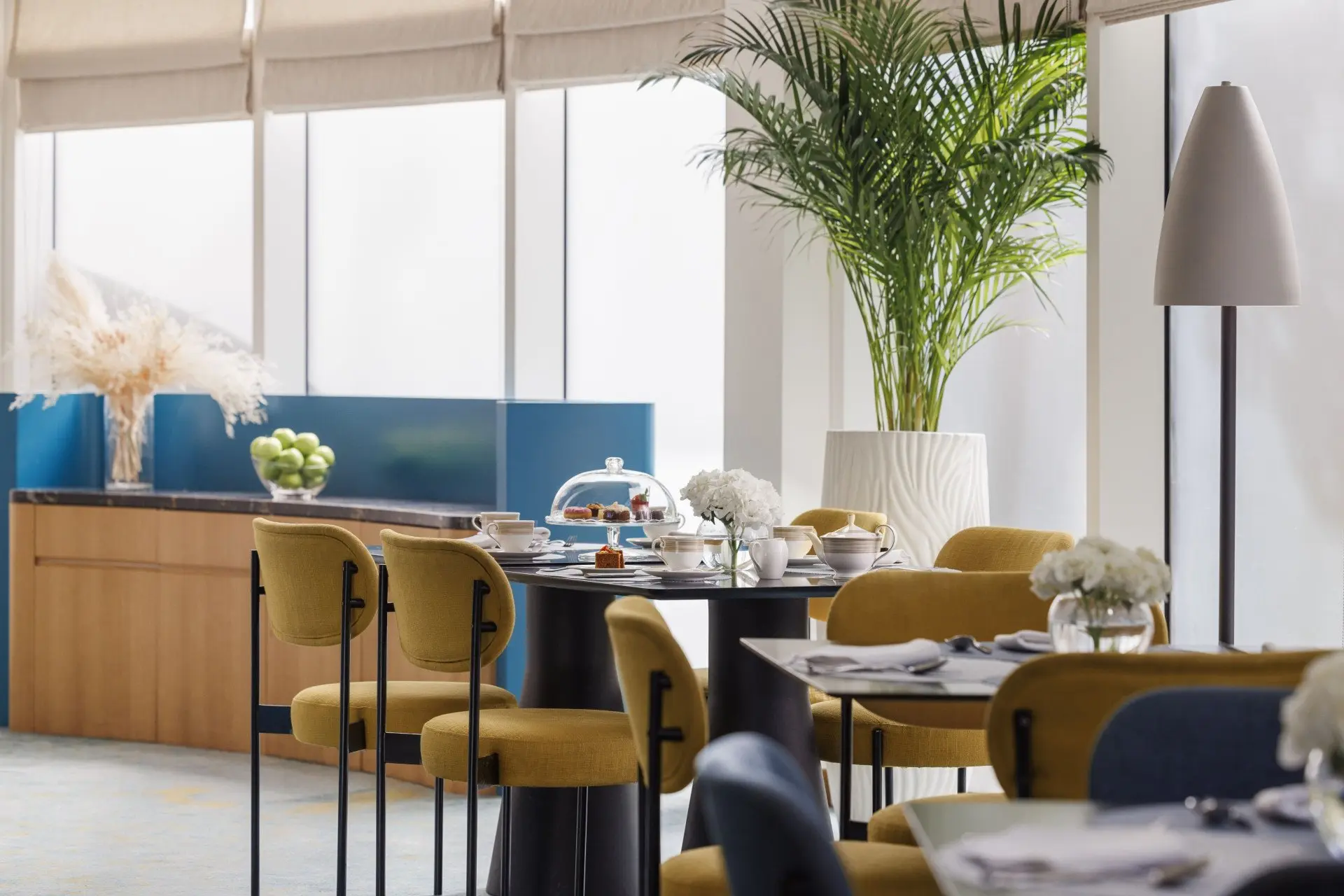 Jumeirah Beach Hotel - F&B - Family Club Lounge - Detail