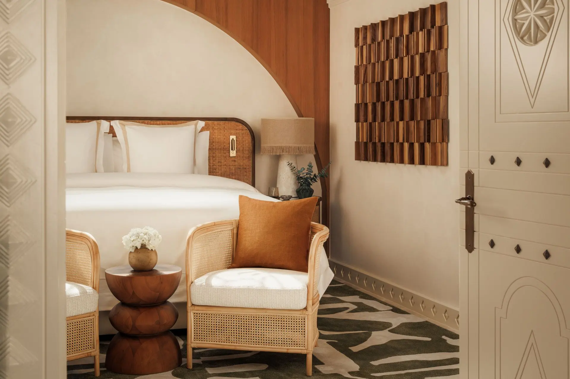 Jumeirah Beach Hotel_ Al Bahar Villas_Main Bedroom_King Bed_Landscape