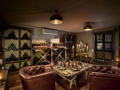 dubaplains_mainarea_winecellar