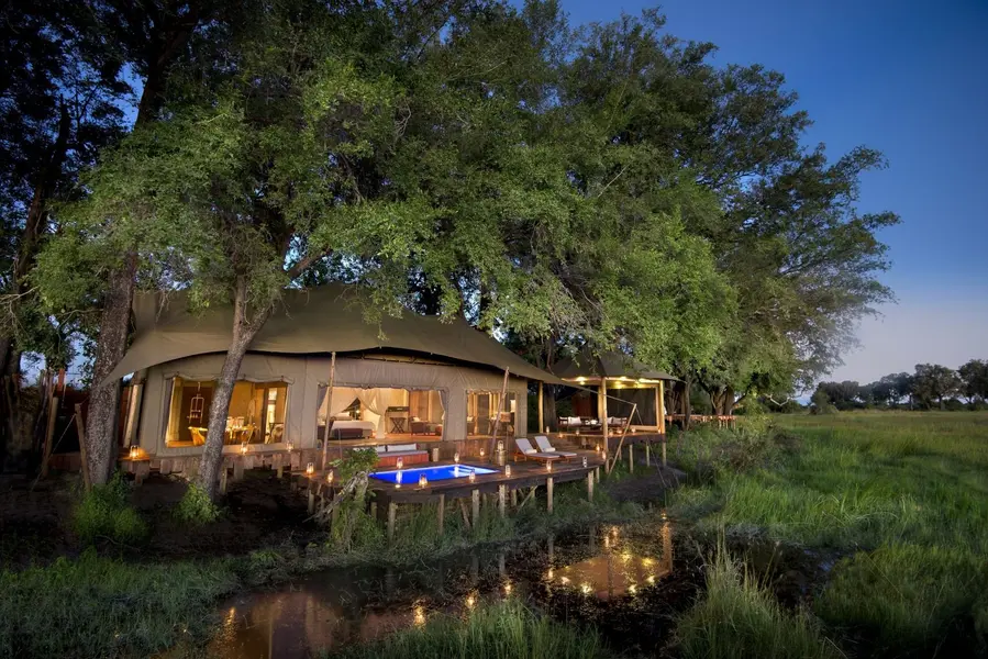 dubaplains_guesttent_privatepoolnight