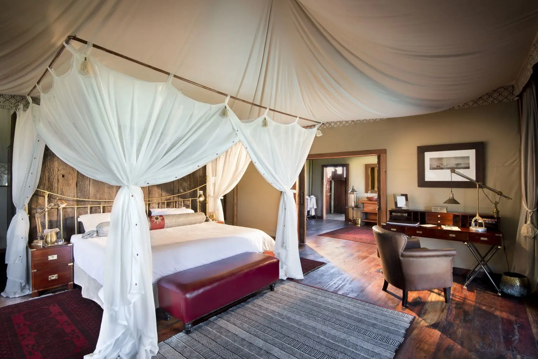 dubaplains_guesttent_interior