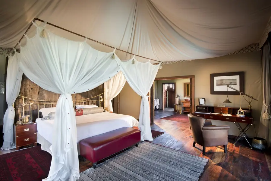 dubaplains_guesttent_interior