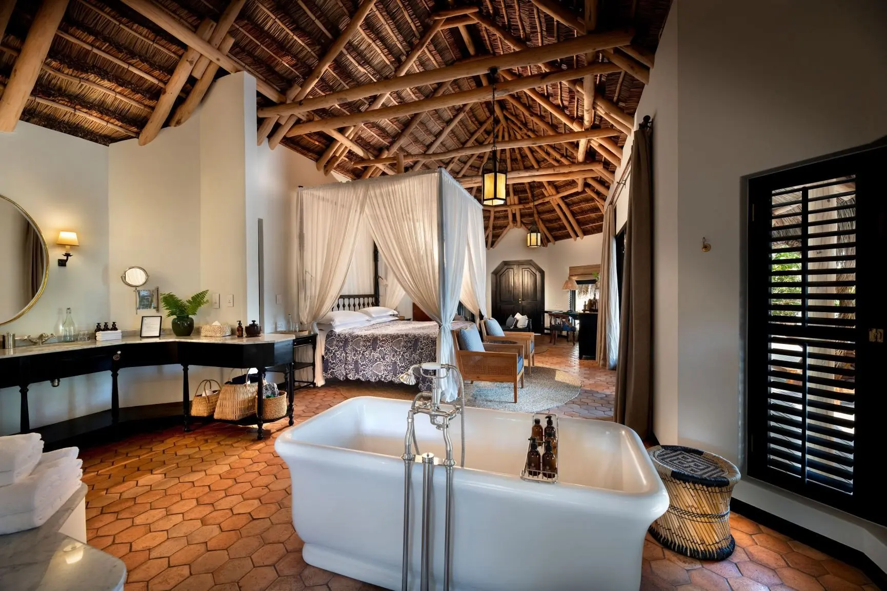 Benguerra-Island-Casinha-bedroom-bathroom