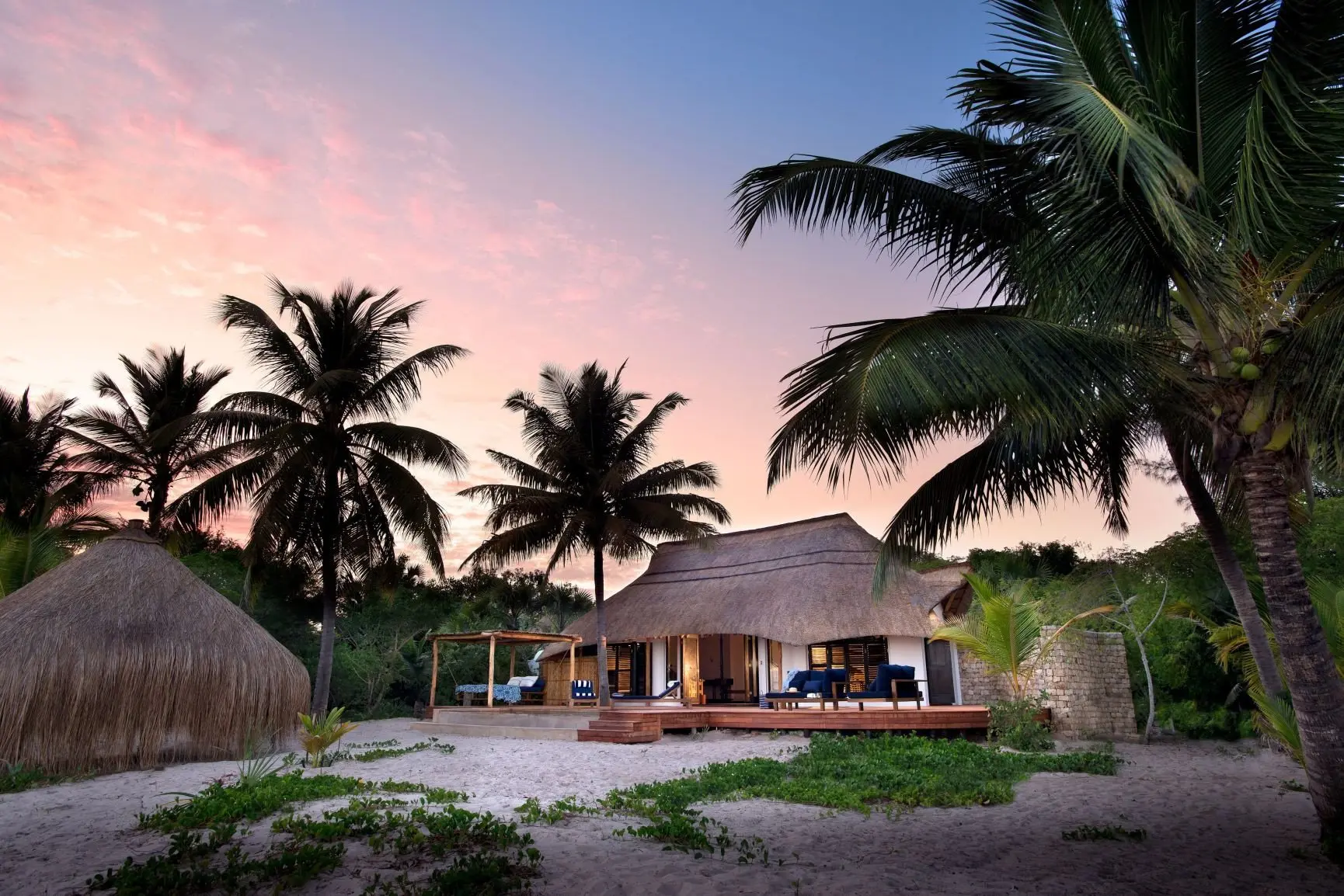 Benguerra-island-Room-Casinha-external-at-sunset