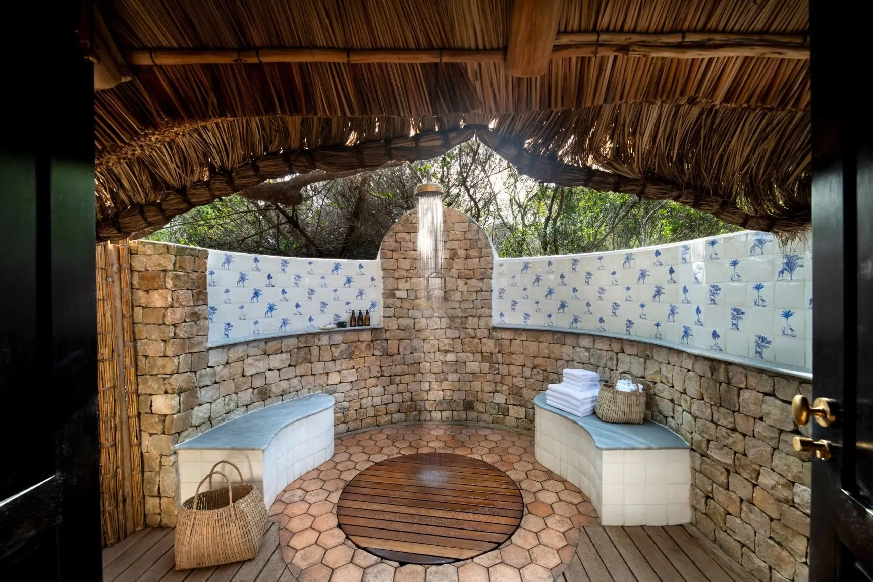 Southern-Africa-Mozambique-andBeyond-Benguerra-Island-Casinha-outdoor-shower-2