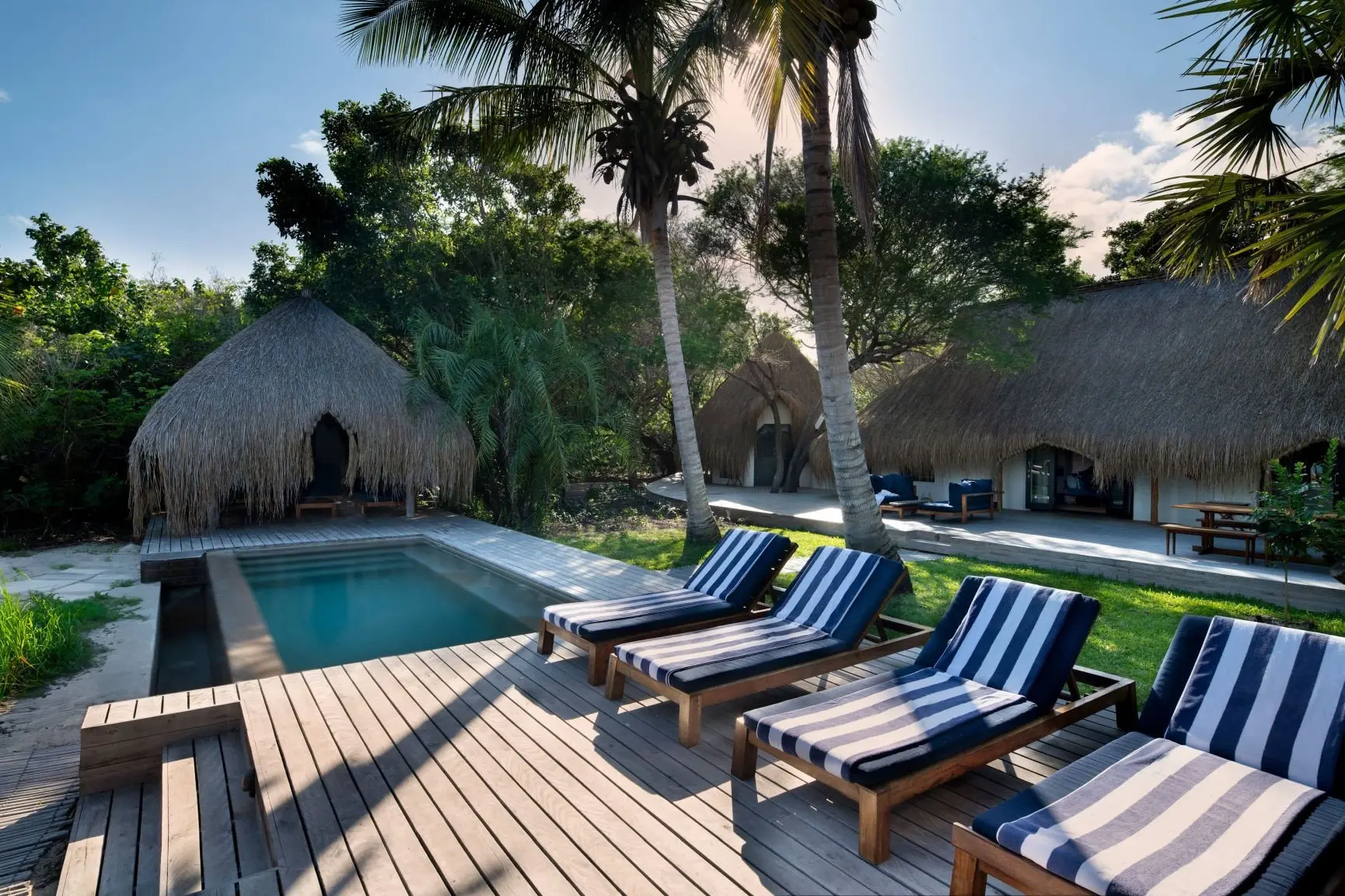 Benguerra-Island-Casa-Familia-exterior-pool-deck
