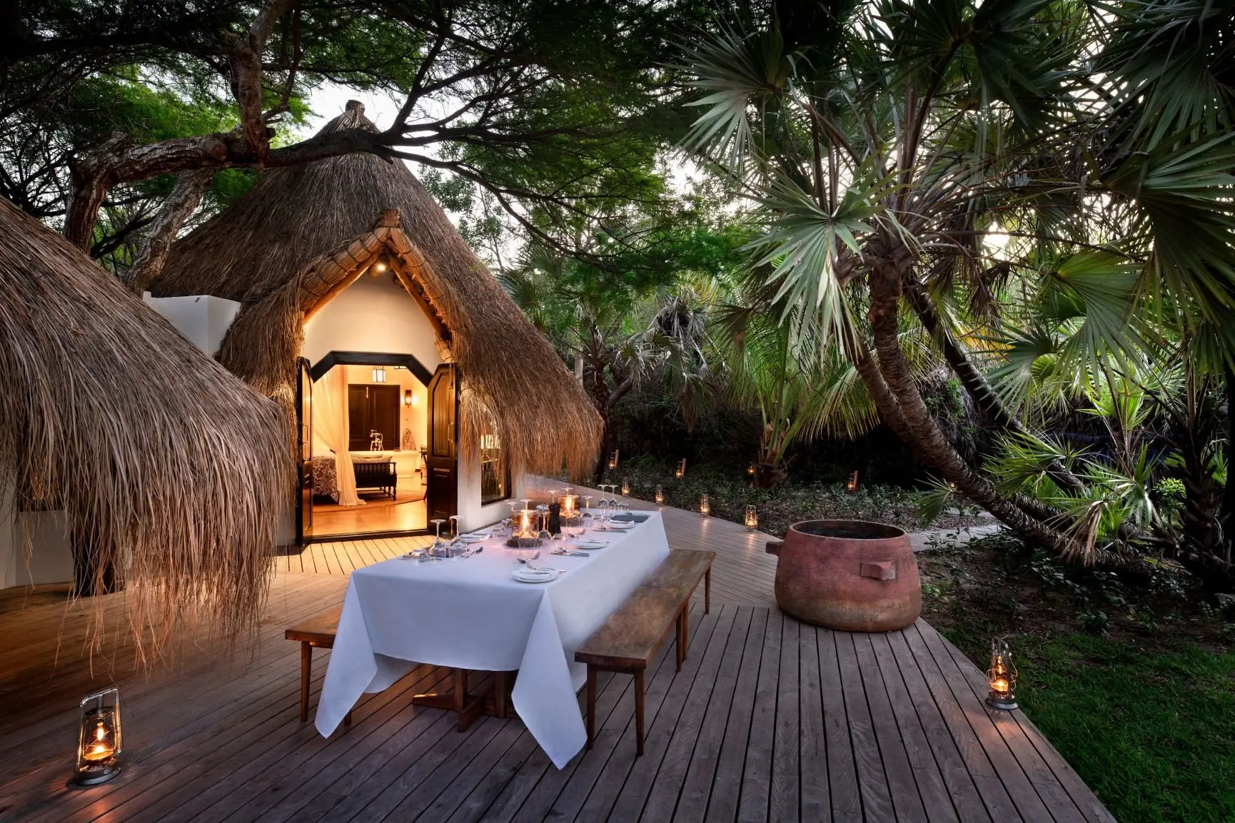 Benguerra-Island-Casa-Familia-exterior-dinner-setup