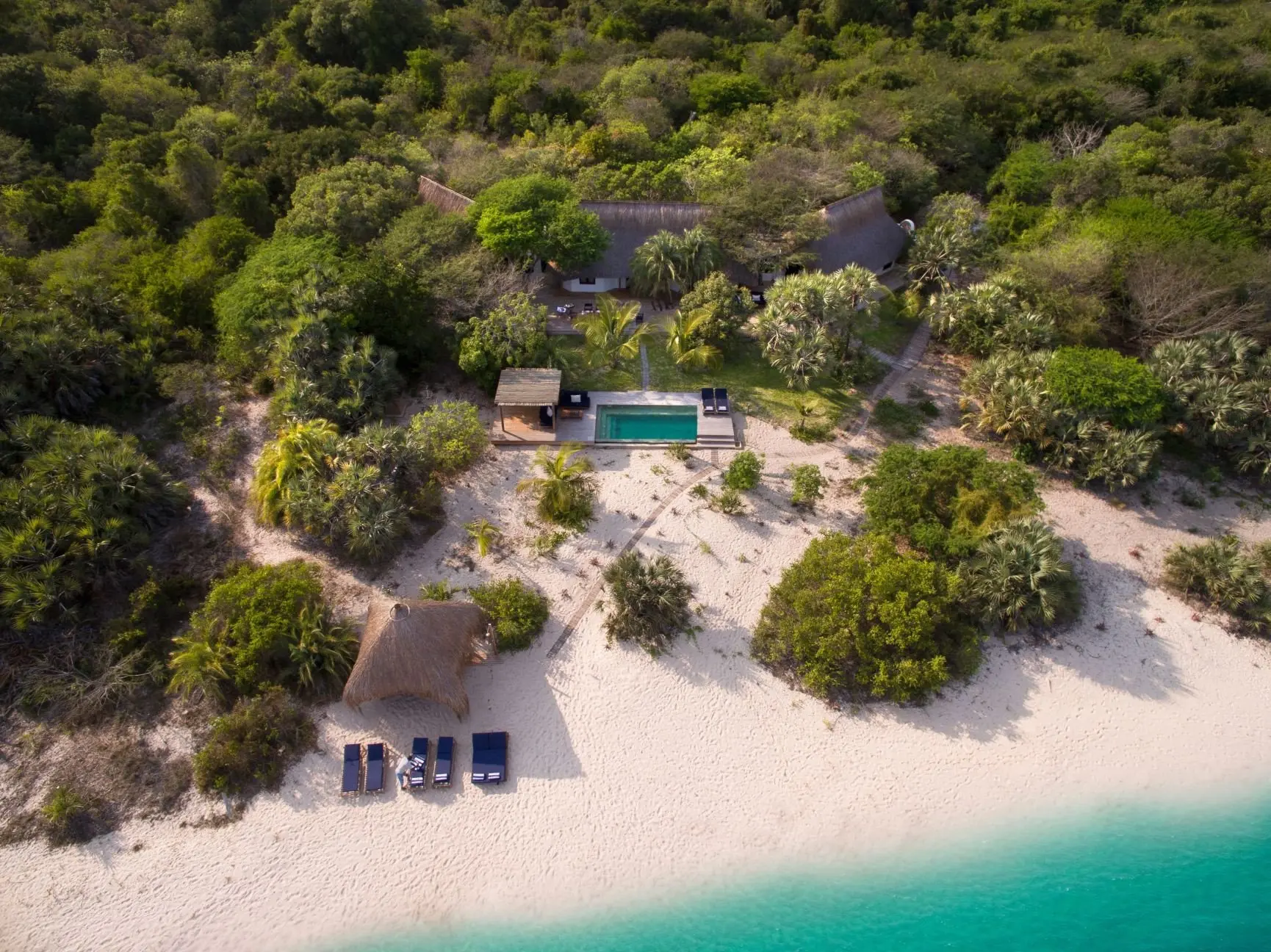 Benguerra-island-Room-Casa-Familia-aerial-beach-and-guest-area