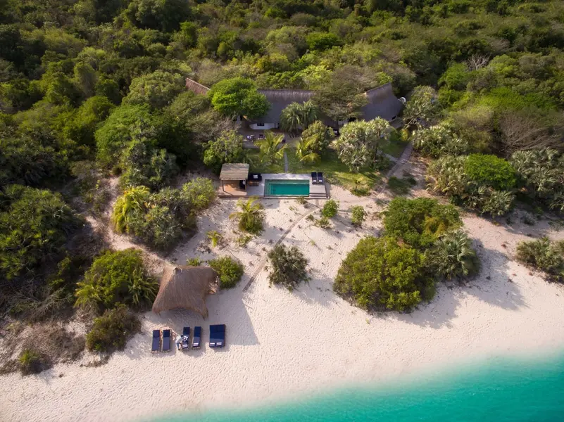 Benguerra-island-Room-Casa-Familia-aerial-beach-and-guest-area