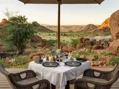 mowani_deck_dining