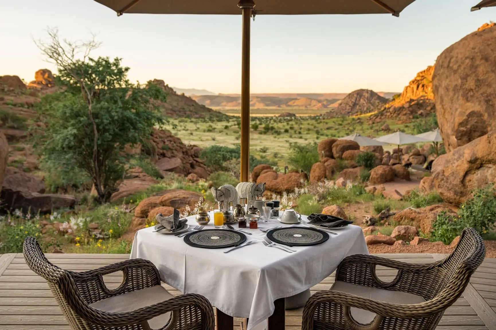 mowani_deck_dining
