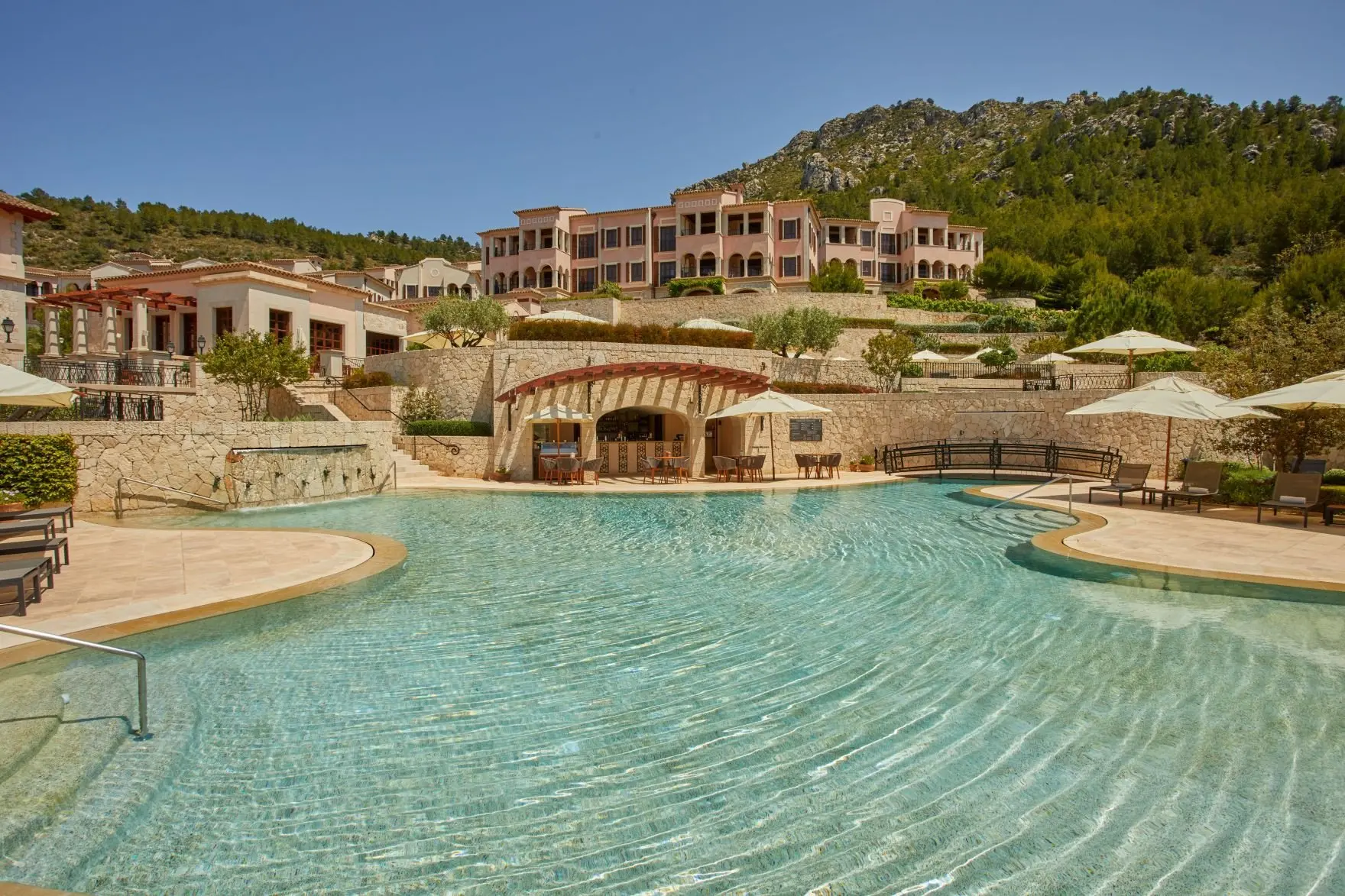 Cap-Vermell-Grand-Hotel-Pool-Bar