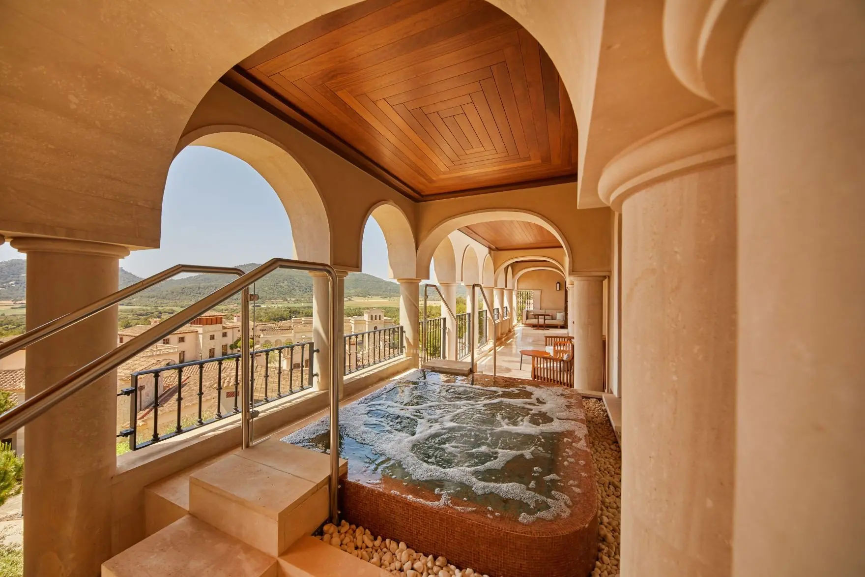 CVGH Presidential Suite Jacuzzi (6)