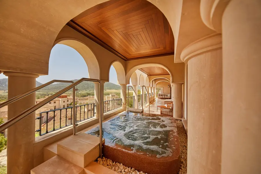 CVGH Presidential Suite Jacuzzi (6)