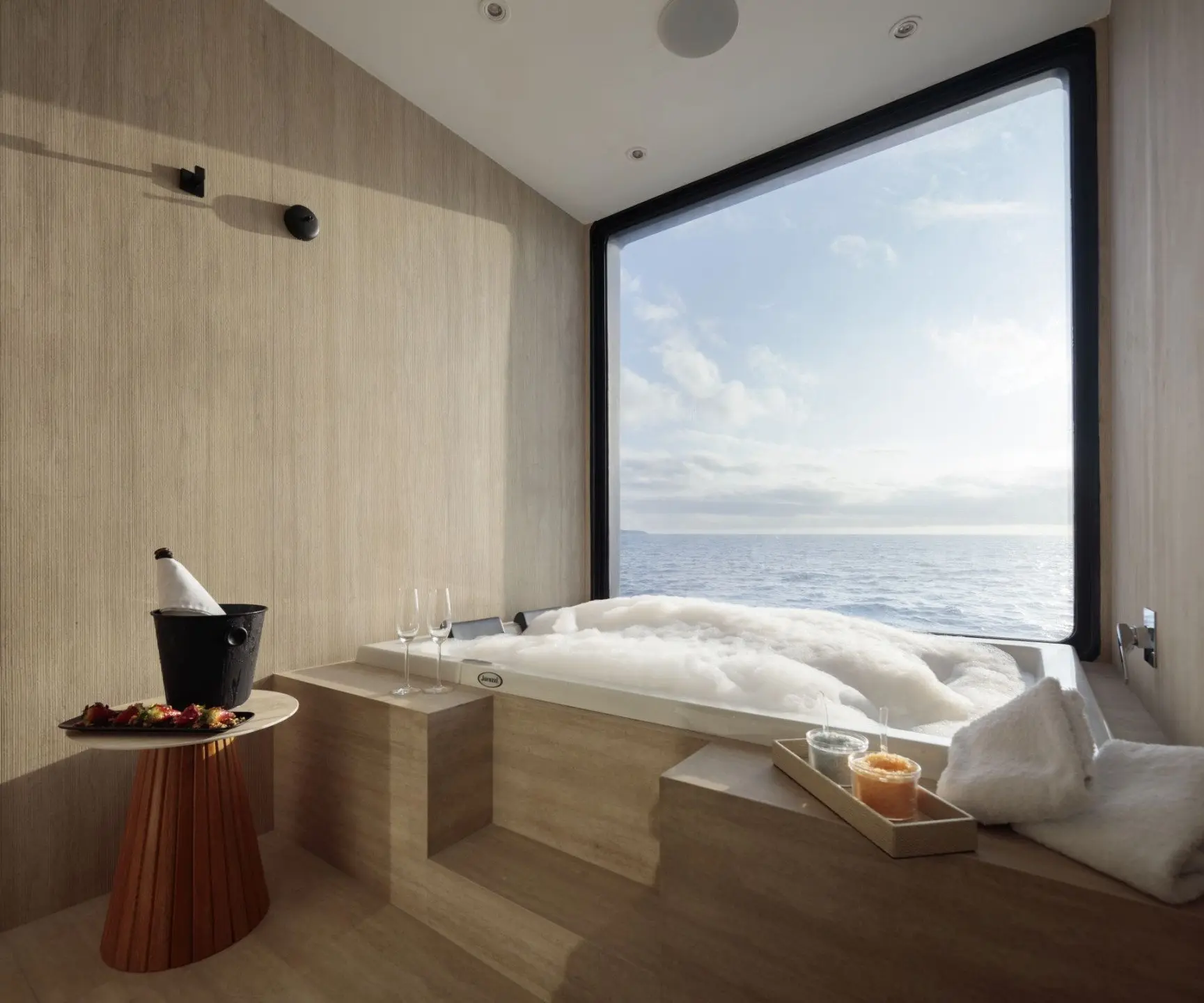 small_Jacuzzi - Hermes Galapagos Mega Catamaran