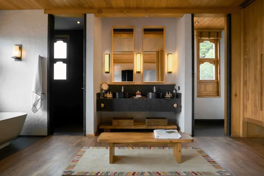 6_Lodge_Suite_bathroom_Thimphu
