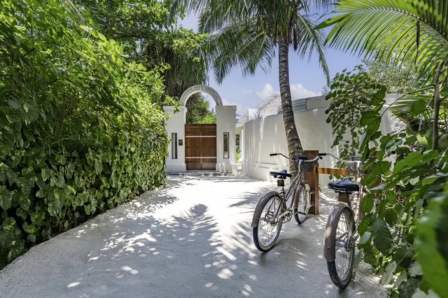Anantara Kihavah - Beach Pool Villa Entrance