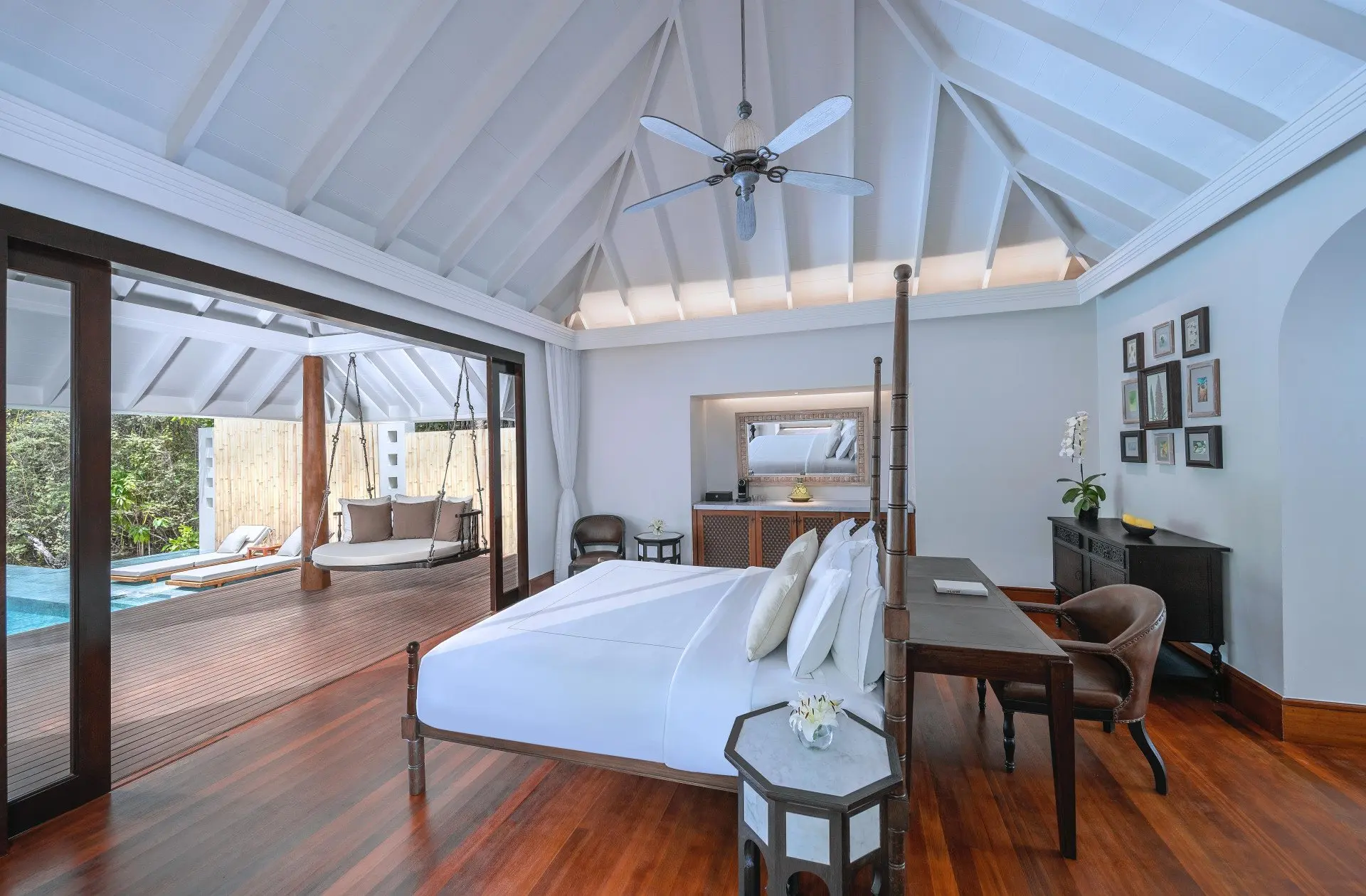 Anantara Kihavah One-bedroom Family Beach Pool Villas Bedroom