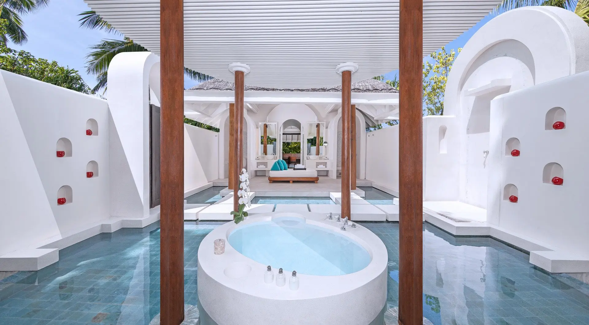 Anantara Kihavah Beach Pool Villas  Bathroom Bathtub