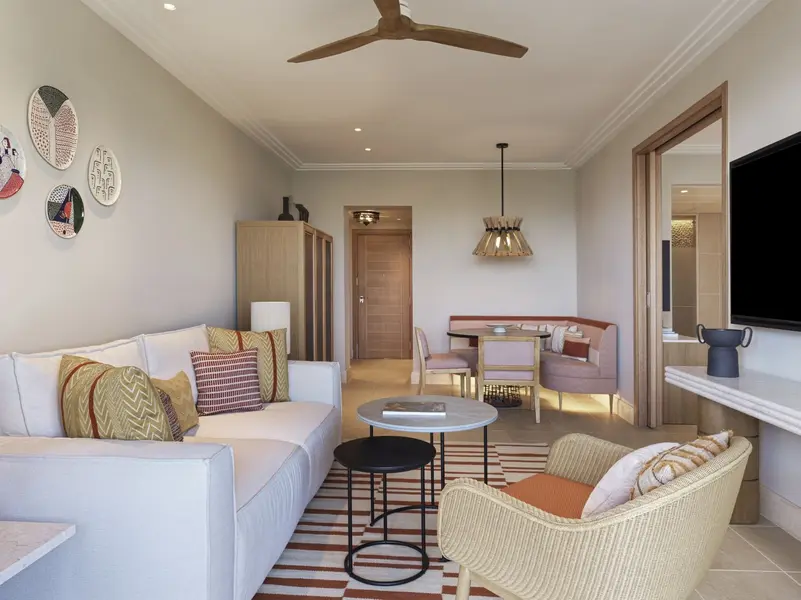Family One Bedroom Suite King Garden View Balcony (3)