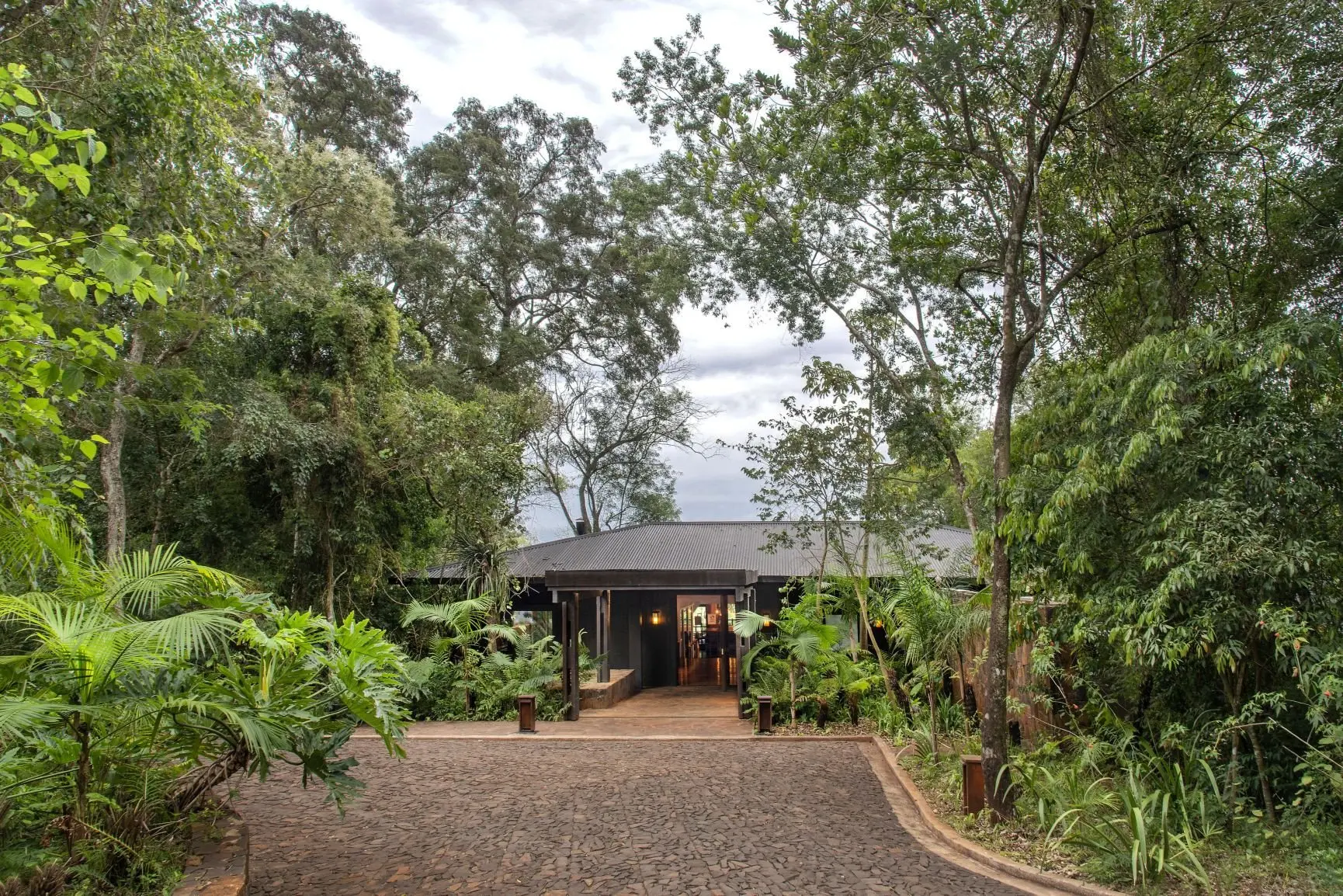 1 Awasi Iguazu - Main Lodge Entrance - PH Daniela Mac Adden