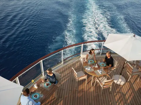 12929,1,europa-2-yachtclub-03-300dpi