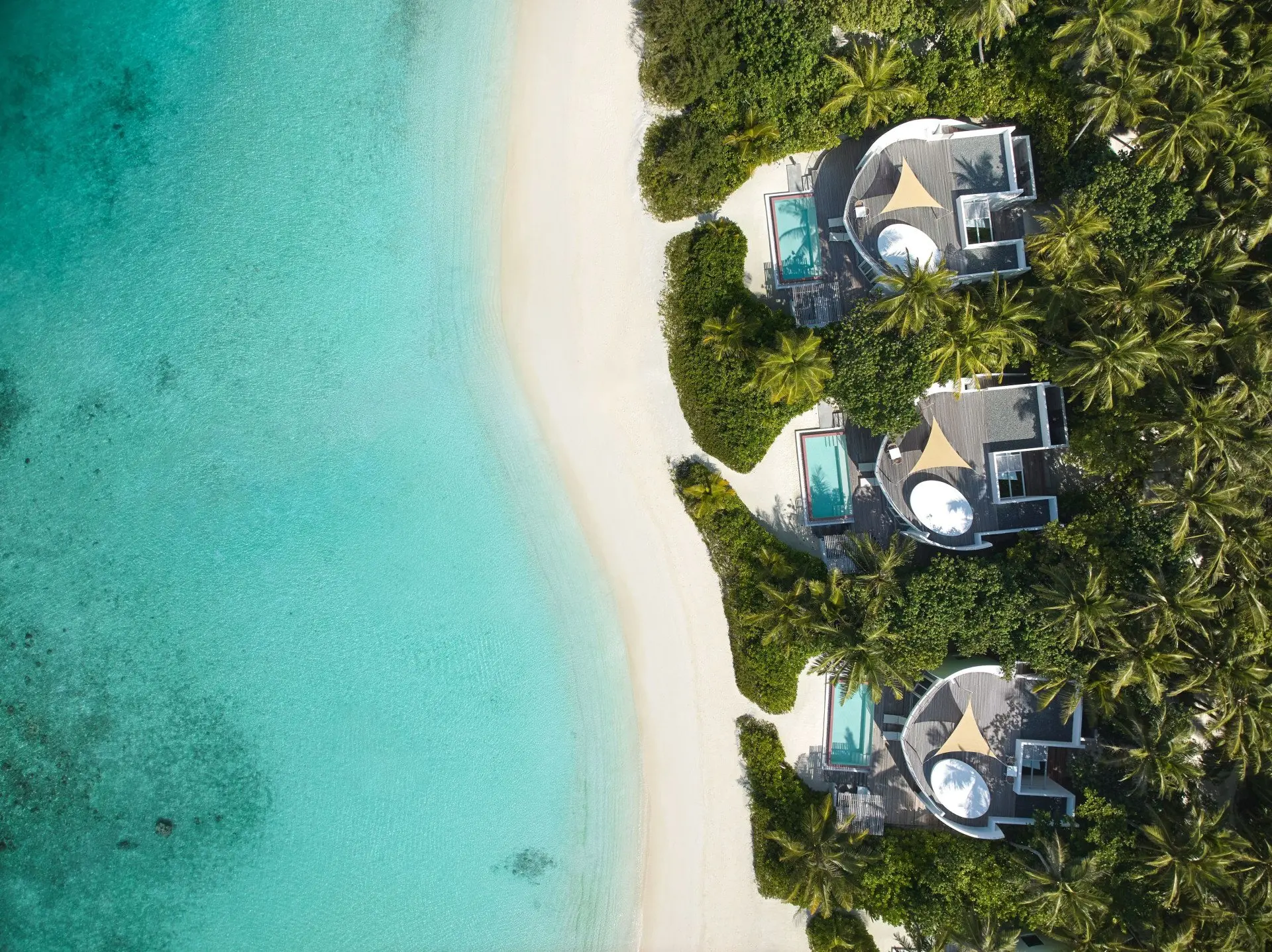 High_resolution_300dpi-Jumierah Maldives - Aerial Beach Villa Top Down